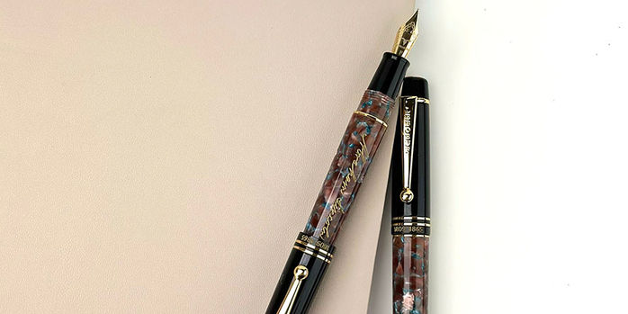 leboeuf_abraham_lincoln_fountain_pens_one_uncapped