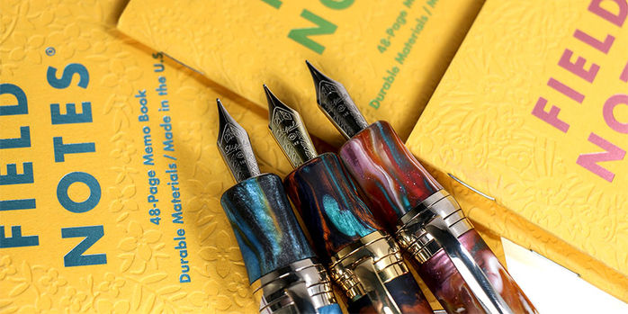 stipula_davinci_capless_fountain_pens_bohemian_twilight_primary_manipulation_6.5_kens_mix_14k_gold_stiflex_nibs