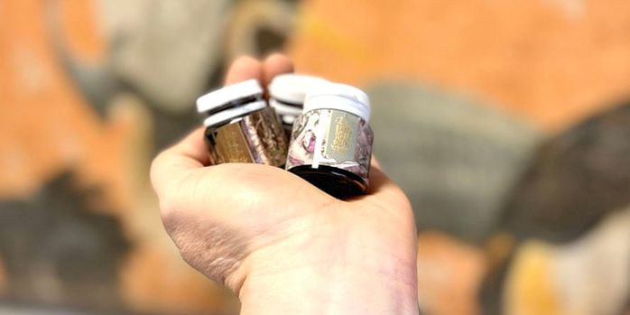 ferris_wheel_press_ink_pots_in_hand