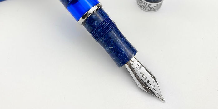 delta_lapis_blue_celluloid_le_188_fountain_pens_nib