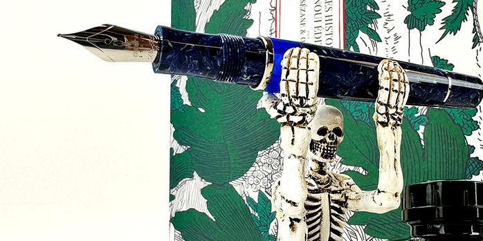 delta_lapis_blue_celluloid_limited_edition_188_fountain_pens_with_forevermore_skeleton_pen_holder
