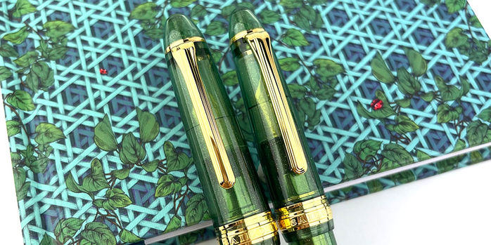 sailor_1911_pen_of_the_year_2023_golden_olive_fountain_pen_standard_both_capped