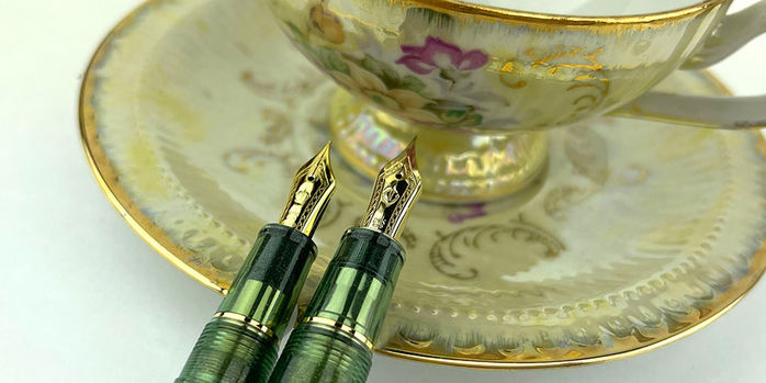 sailor_1911_pen_of_the_year_2023_golden_olive_fountain_pens_both_sizes