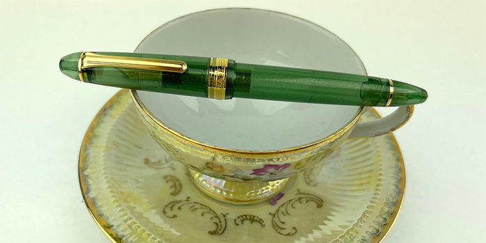 sailor_1911_pen_of_the_year_2023_golden_olive_fountain_pen_large