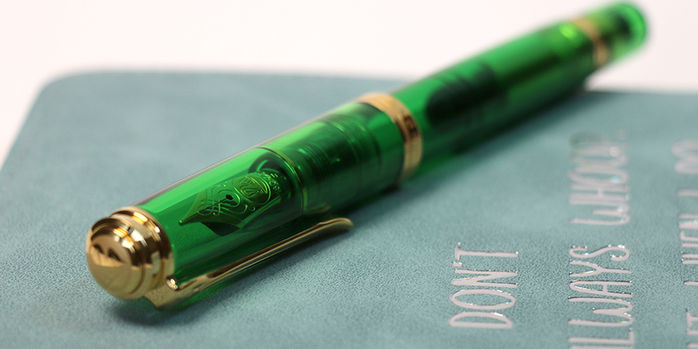 pelikan_souveran_m800_green_demonstrator_fountain_pen_capped