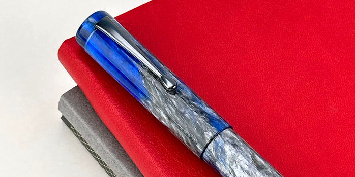hinze_a24_blue_storm_fountain_pen_on_red_endless_recorder