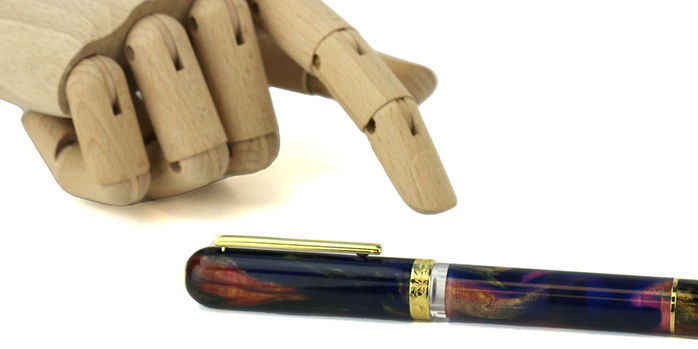 nahvalur_voyage_limited_edition_fountain_pen_quebec_capped