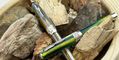 pineider_arco_byzantium_fountain_pens_full_pen_in_rocks