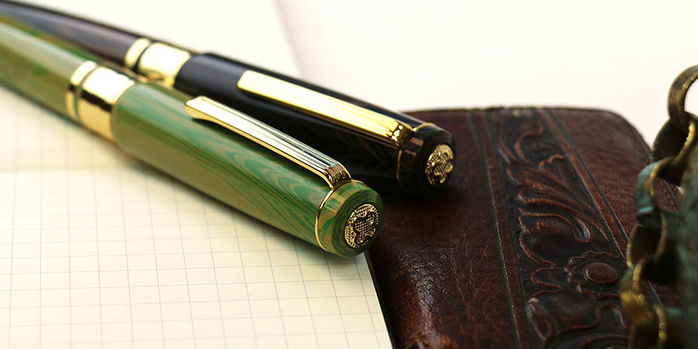 esterbrook_model_j_fountain_pen_both_colors_capped_on_notebook