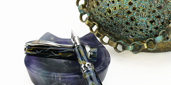 pineider_ancient_materal_wild_blue_fountain_pen_uncapped
