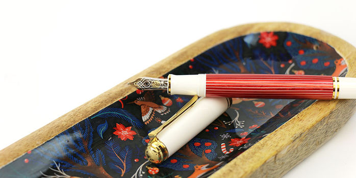 pelikan_souveran_600_special_edition_red_white_fountain_pens_uncapped