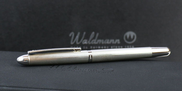 waldmann_pocket_fountain_pens_lined_pattern_capped
