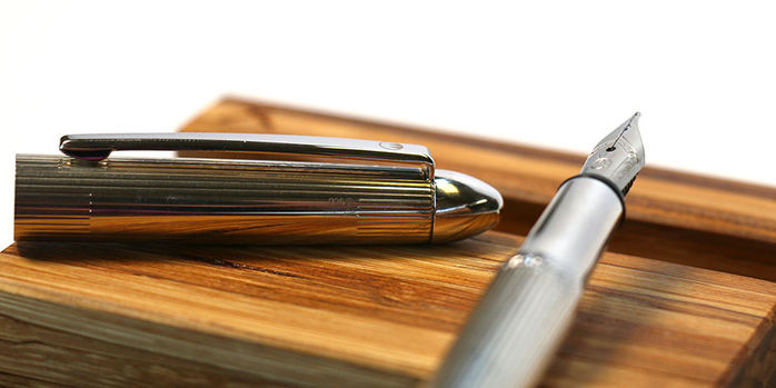 waldmann_pocket_lines_fountain_pen_uncapped_on_wood_stand