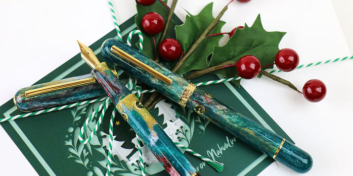 nahvalur_limited_edition_nautilus_christmas_fountain_pens_2023_with_holly_berries