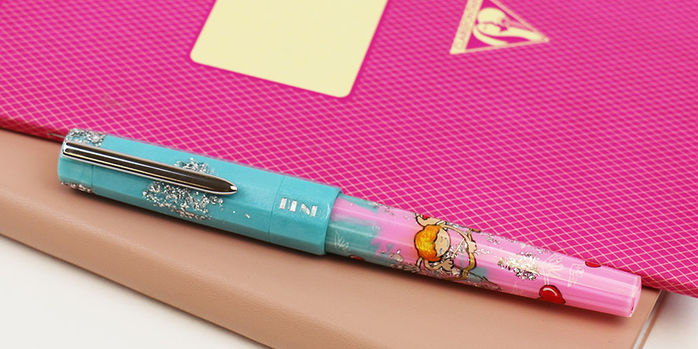 benu_loves_little_lark_limited_edition_fountain_pen_pink_notebook