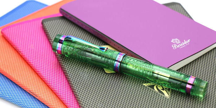 magna_carta_exclusive_tinseled_evergreen_sapphire_grand_christmas_fountain_pens_capped
