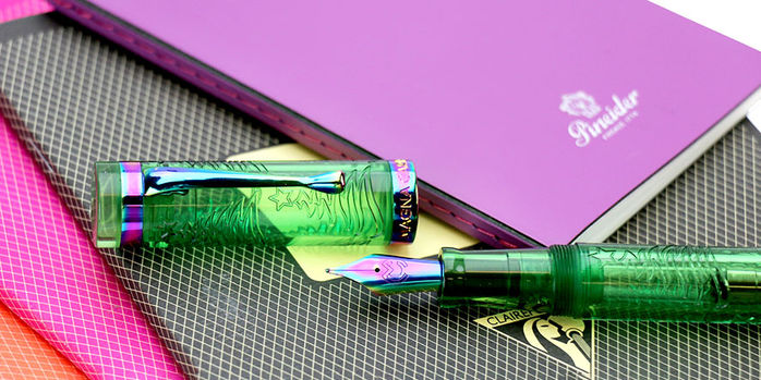 magna_carta_exclusive_tinseled_evergreen_sapphire_grand_christmas_fountain_pens_december_2023_release