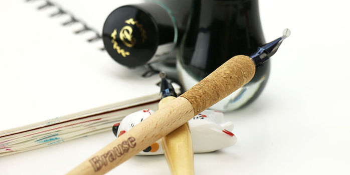 brause_nib_holders_together_on_lucky_cat_pen_rest