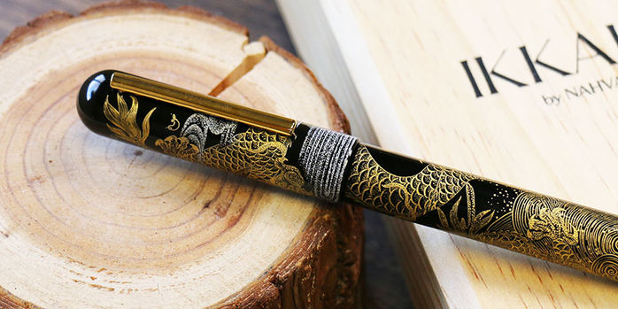 IKKAKU_by_nahvalur_pan_long_coiling_dragon_fountain_pen_on_wood
