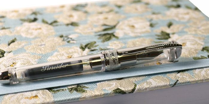 pineider_avatar_ur_mini_fountain_pen_lux