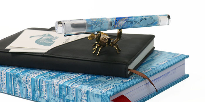 opus_88_blue_whale_fountain_pen_capped_with_sassy_brassy_lobster