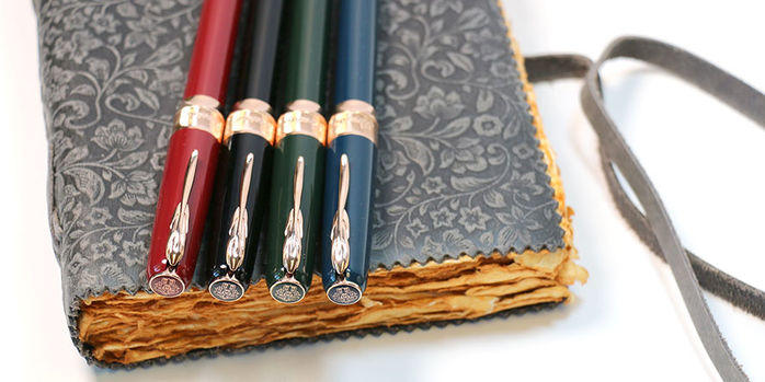pineider_classic_fountain_pens_capped_on_notebook