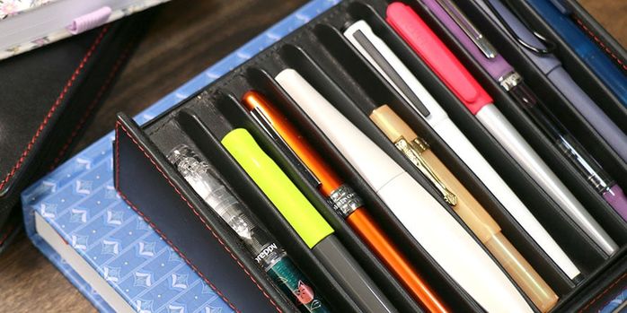 dee_charles_designs_pen_stand_and_pen_rest_midnight_red_pens_inside