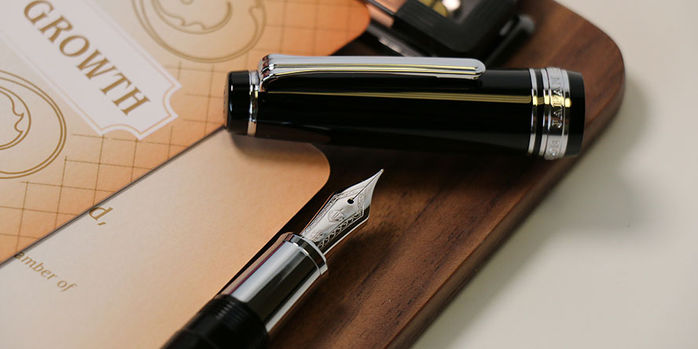 sailor_limited_edition_ginza_silver_pro_gear_fountain_pen_uncapped
