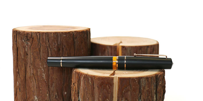 delta_duna_matte_black_fountain_pen