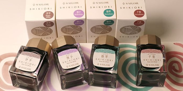 sailor_shikiori_sansui_20ml_fountain_pen_inks_on_notebook