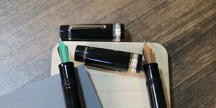 delta_dv_original_magnifica_oversize_fountain_pens_green_and_orange_feeds