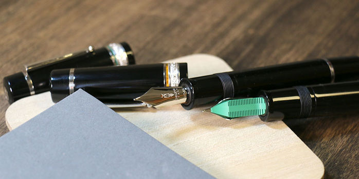 delta_dv_original_magnifica_oversize_fountain_pens_green_and_orange_on_notebooks