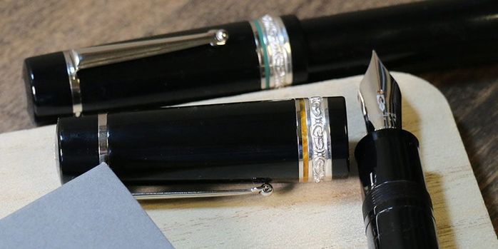 delta_dv_original_magnifica_oversize_fountain_pens_green_and_orange_uncapped