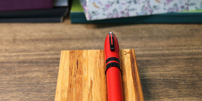 sheaffer_icon_rollerball_metallic_red_on_pen_rest