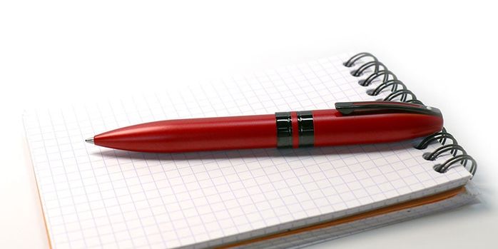 sheaffer_icon_ballpoint_pen_metallic_red_on_notebook
