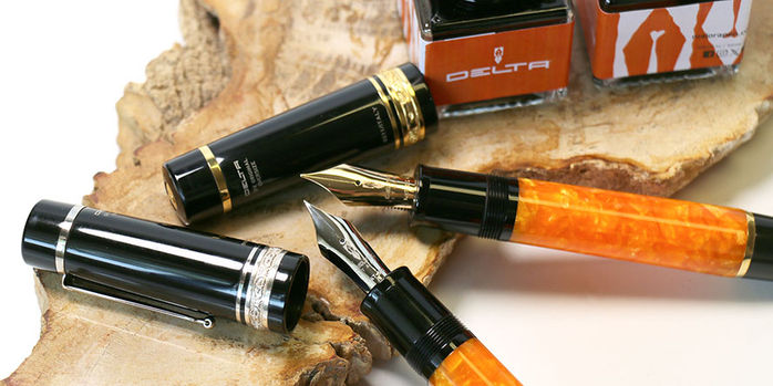 delta_dv_original_oversize_14kt_nib_fountain_pens_uncapped