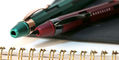 nahvalur_eclipse_ruby_and_emerald_fountain_pens_one_nib_out