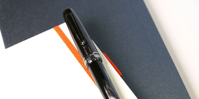penlux_masterpiece_kodachi_black_belt_fountain_pen_capped