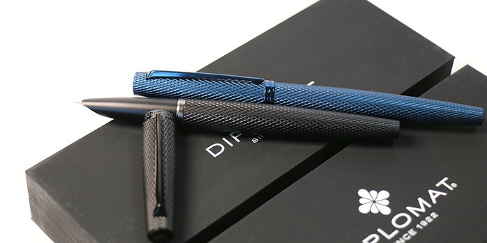 diplomat_viper_fountain_pens_on_pen_boxes
