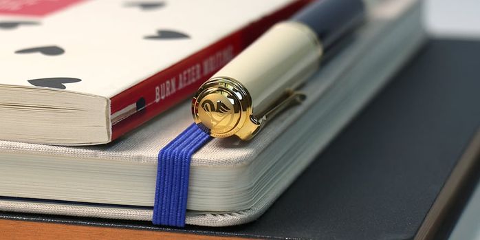 pelikan_special_edition_souveran_800_cream_blue_fountain_pen_cap