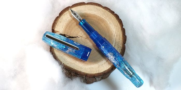 benu_le_christmas_astrogem_fountain_pen_uncapped