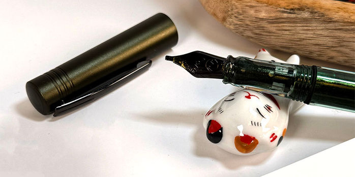monteverde_mp1_fountain_pen_stub_nib_on_lucky_cat_pen_rest
