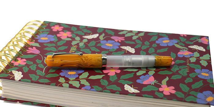 leonardo_momento_zero_magico_vista_flame_fountain_pen_capped_on_notebook