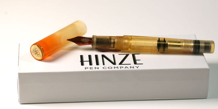 hinze_the_gentleman_exclusive_b24_fountain_pens_on_box