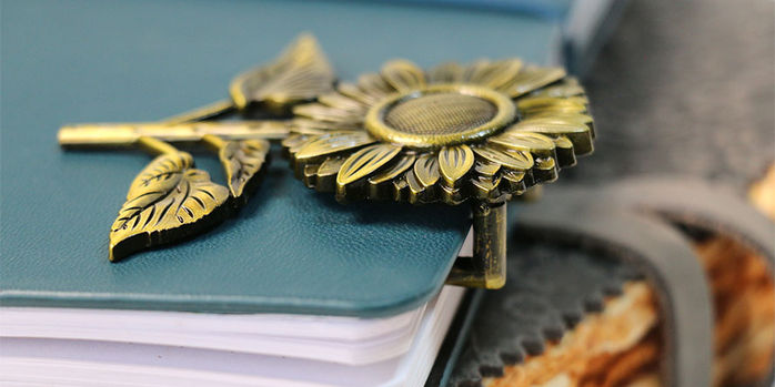 sunflower_brass_page_holders