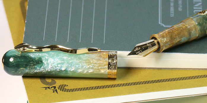 nahvalur_pen_of_the_year_snake_fountain_pen_uncapped