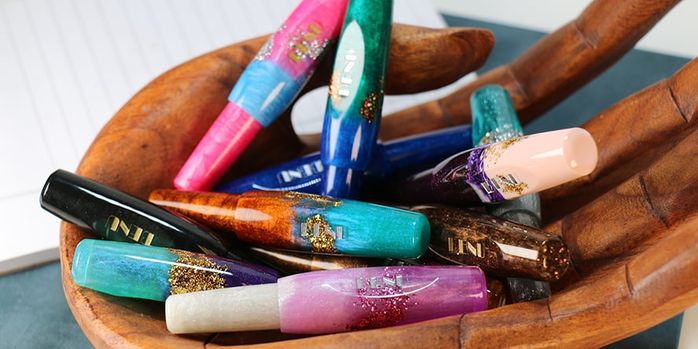 benu_pixie_fountain_pens_in_wood_hand