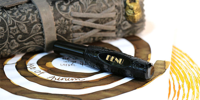 benu_pixie_jolly_roger_fountain_pen_capped_with_fwp_age_of_aurum_ink_swatch