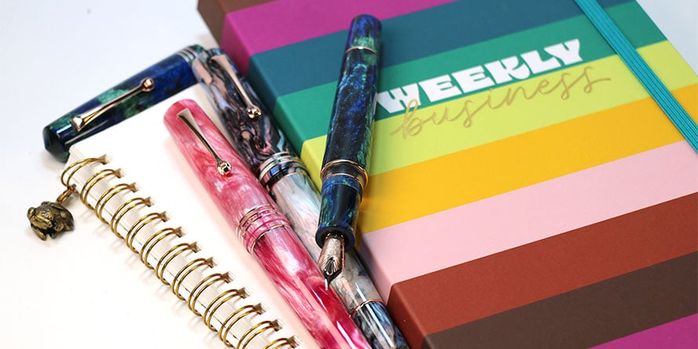 leonardo_officina_italiana_momento_zero_grande_2.0_power_of_flowers_fountain_pens_on_planner