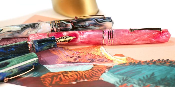 leonardo_officina_italiana_momento_zero_grande_2.0_power_of_flowers_fountain_pens_one_open